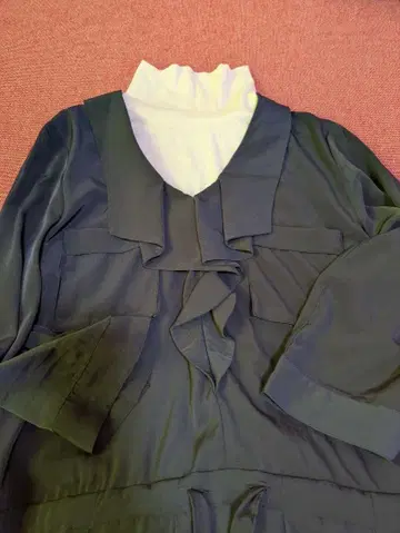 긴팔 튜닉 프릴 포함