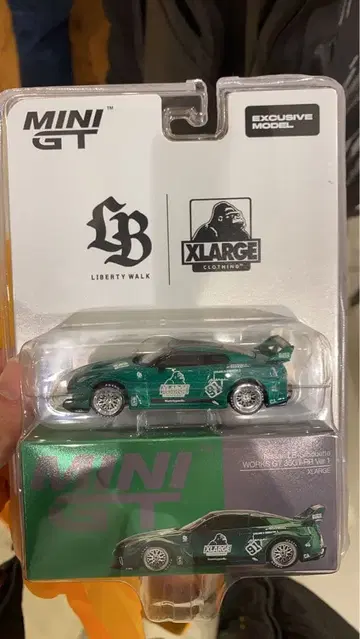 LIBERTY WALK x XLARGE MINI GT 1/64