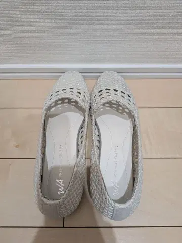 화이트 뜨개질 디자인 플랫슈즈