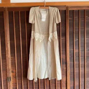 레이스 장식 베이지 반팔 가디건