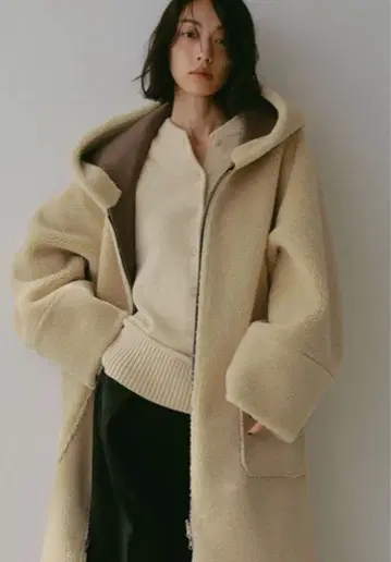 브라운 리버서블 무스탕 코트 후드 부착