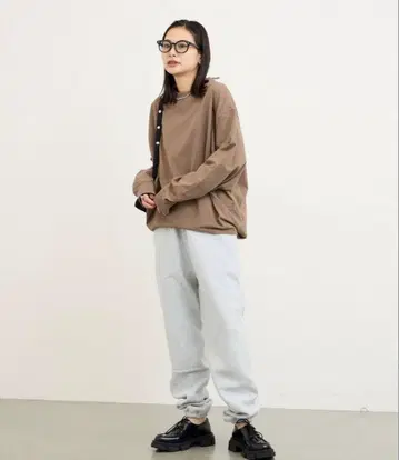 저널 스탠다드 턱 스웨트 셔츠