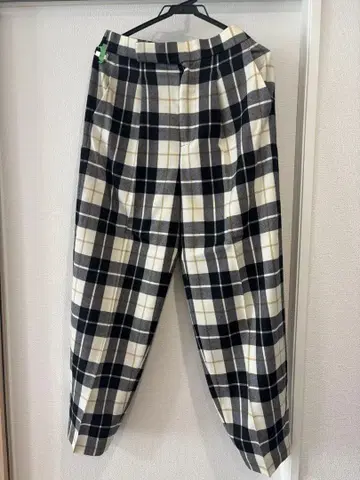 고명유자 착용 에리오폴 체크 벌룬 팬츠 38 한 번 착용 클리닝 완료