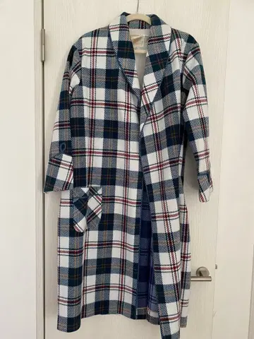 체크 무늬 롱 코트