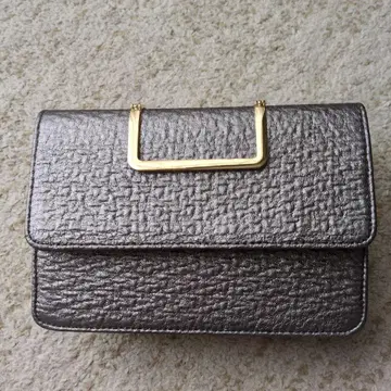 메탈릭 그레이 클러치백