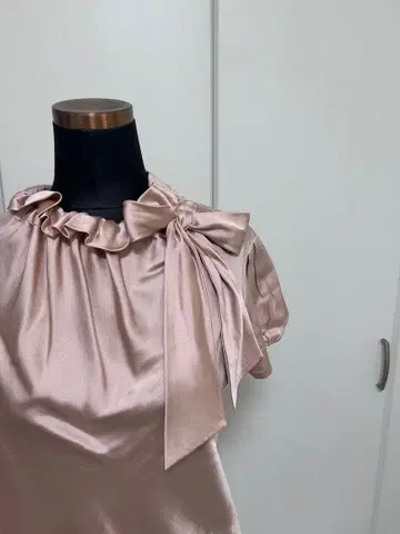 새틴 프릴 리본 반팔 상의