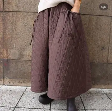 MACHATT 브라운 퀼팅 플레어 스커트 롱