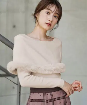 노엘라 퍼 트리밍 컬러 니트 케이프 니트 상의 Noela