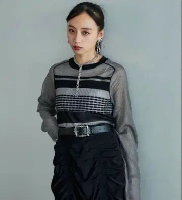 HARE 랜덤 보더 시어 탑 블랙 x 실버