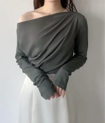 [ mipiarl / 미피알 ] 얇은 소재 드레이프 상의 ( 차콜 )