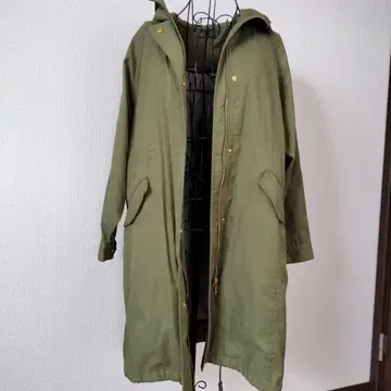 올리브색 롱 모즈 코트