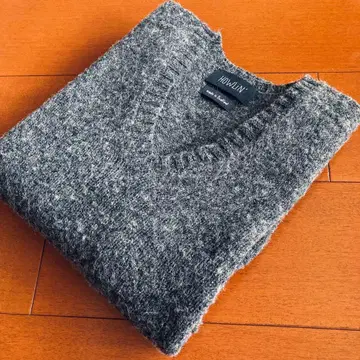 HOWLIN (스코틀랜드제) V넥 니트 차콜 그레이