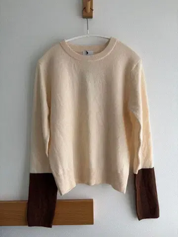 GEORGE'S 크림색과 브라운의 긴팔 니트 미사용 새상품