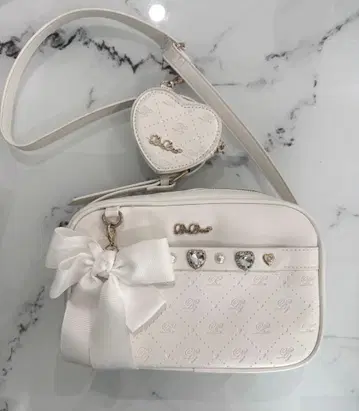 LIZLISA 파우치 포함 모노그램 미니백 화이트