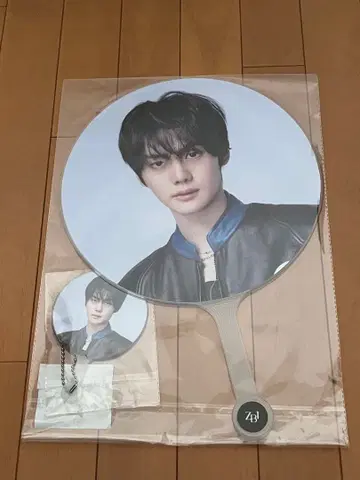 ZEROBASEONE 제베원 규빈 부채