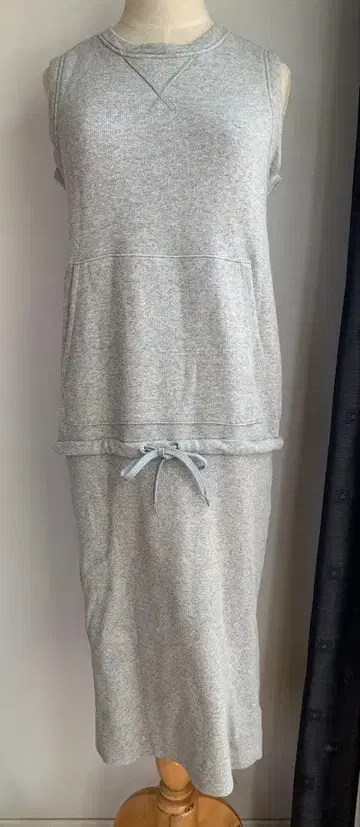 마르퀴 드 블랑 맨투맨 원피스