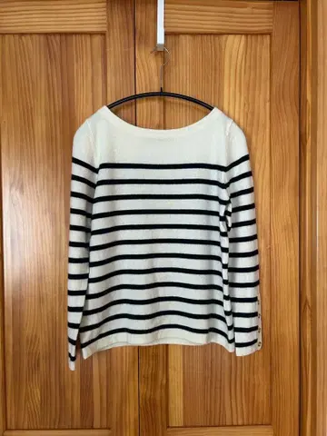 스픽앤스팬 캐시미어 혼방 보트넥 니트