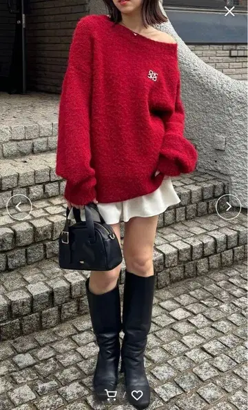 Chico 2way 브로치 포함 V넥 루즈핏 니트