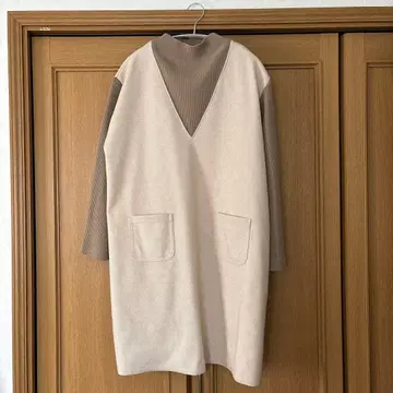 베이지 V넥 원피스