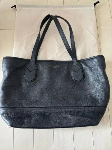 마크 제이콥스 블랙 레더 토트백