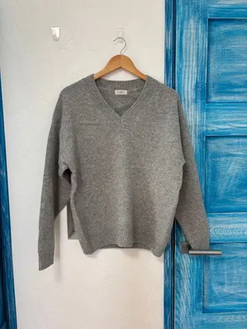 새상품급! 이에나! AQUA V넥 풀오버! 라이트 그레이