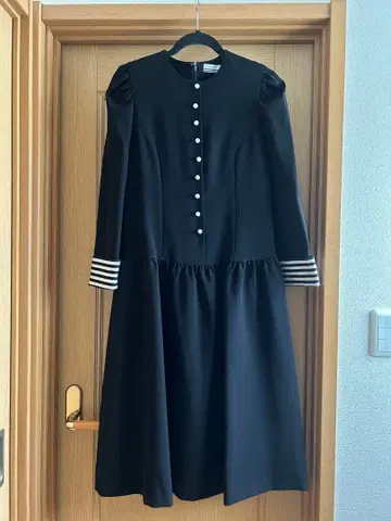 새상품급 보더스 앳 발코니 트윌 원피스 블랙 38