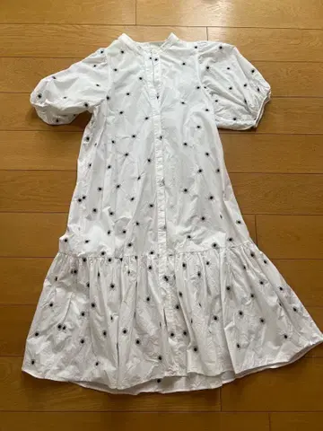 [ 완판템 ] ZARA 자수 원피스