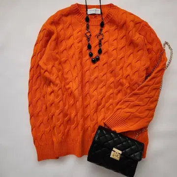 새상품급 투모로우랜드 오렌지 울 스웨터 L 사이즈