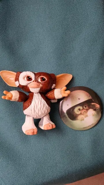 그렘린 기즈모 걷는 춤추는 피규어와 캔뱃지 세트