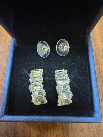 미사용 새상품 바게트컷 모이사나이트 귀걸이