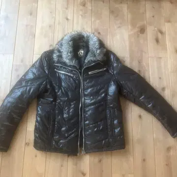 퍼 달린 블랙 자켓