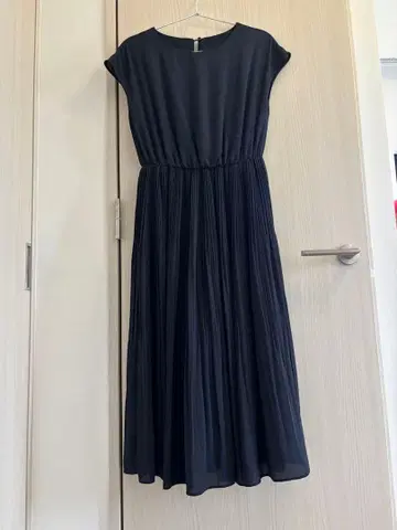 NATURAL BEAUTY BASIC 플리츠 원피스 네이비