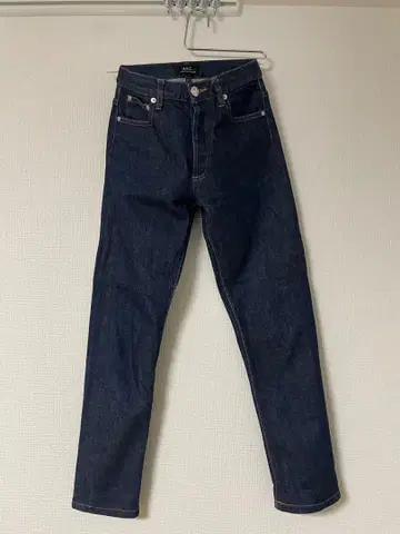 A.P.C. 프티 뉴스탠다드