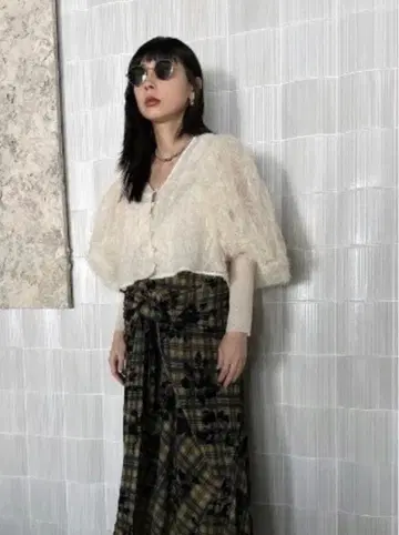 BRUSHED LACE VOLUME SLEEVE BLOUSE