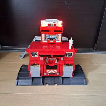 토미카 변형 출동! 빅 파이어 & 커맨드 스테이션