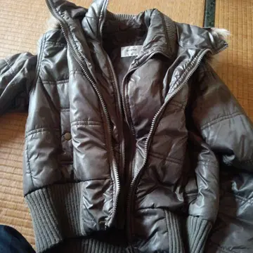 다크 브라운 후드 부착 다운 자켓