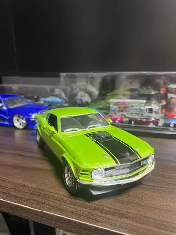 머스탱 1/18