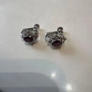 빨간색 보석풍 클립식 귀찌