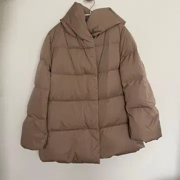 택 포함 새상품 UNIQLO 파우더 필 다운 숏코트 S 베이지