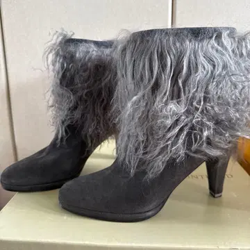 그레이 퍼(fur) 하이힐 부츠