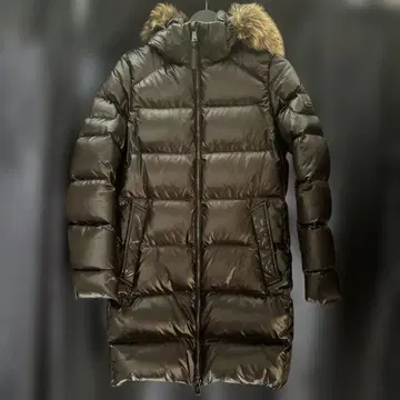 후드 부착 블랙 다운 자켓