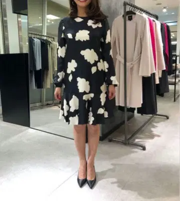 띠어리 블랙 앤 화이트 꽃무늬 긴팔 원피스