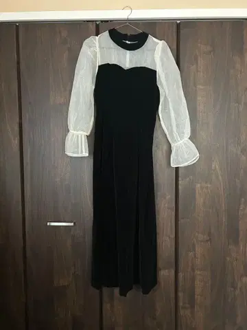 배색 절개 오간자 x 벨로아 도킹 드레스