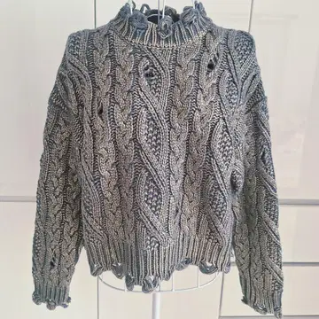 새상품 ZARA 그레이 x 골드 호일 케이블 짜임 니트 M