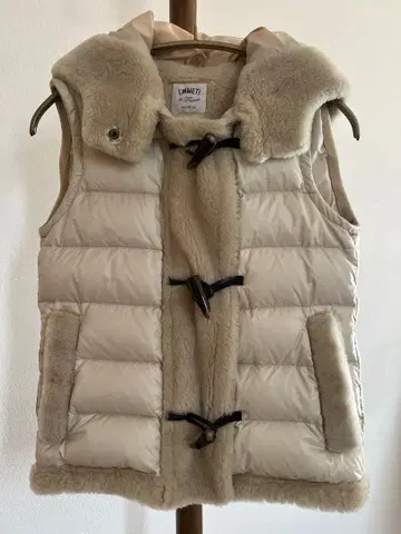 엠메티 EMMETI 다운 베스트 38