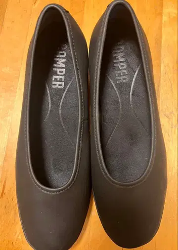 Camper 블랙 로우힐 펌프스