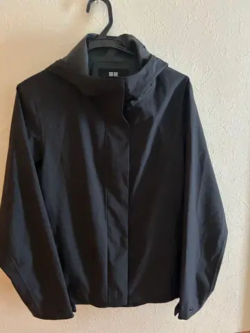UNIQLO 블랙 후드 부착 마운틴 후드티