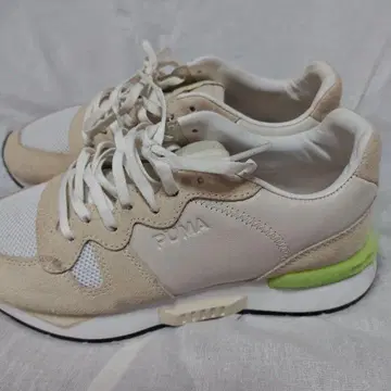 PUMA.emmi 베이지 화이트 스니커즈