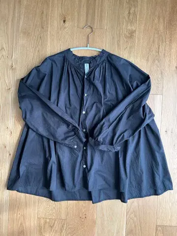 SO 에스오 코튼 개더 블라우스 흑먹색