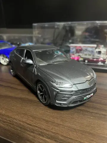 Lamborghini Urus 1/18